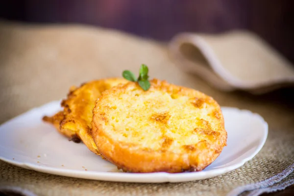 Croûtons Pain Ronds Frits Pâte Dans Une Assiette Sur Une — Photo