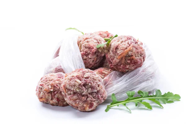 Albóndigas Crudas Congeladas Carne Res Cerdo Con Zanahorias Arroz Aisladas — Foto de Stock