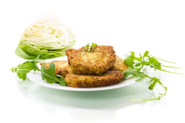 Tortitas Col Fritas Vegetarianas Vegetales Plato Aislado Sobre Fondo Blanco —  Fotos de Stock