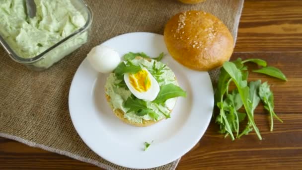 Homemade Bun Cheese Spread Fresh Arugula Boiled Egg Plate Wooden — Stock Video
