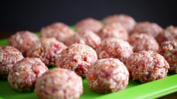 Bakso Mentah Beku Dari Daging Sapi Dan Babi Dengan Wortel — Stok Video