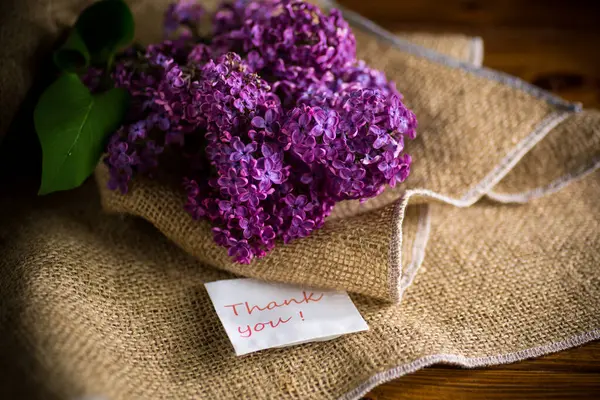 Boeket Van Mooie Lente Paarse Lila Jute Een Houten Tafel — Stockfoto