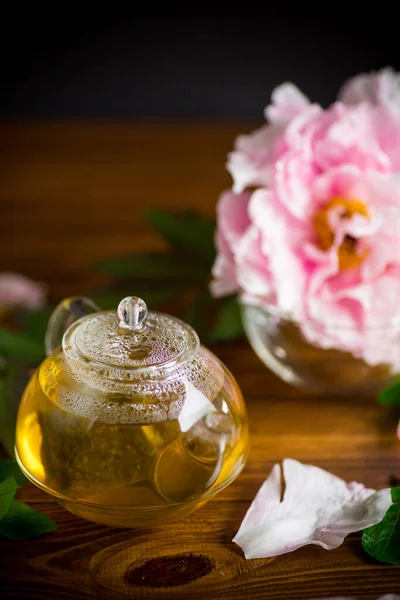 Summer Flower Tea Rose Petals Glass Teapot Wooden Table — Stock Photo, Image