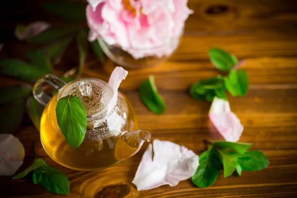 Summer Flower Tea Rose Petals Glass Teapot Wooden Table — Stock Photo, Image