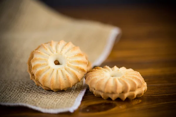 Sweet Crispy Cookies Filling Condensed Milk Wooden Table — Stock Photo, Image