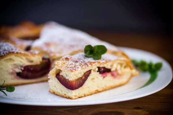 Sweet Baked Homemade Plum Cake Icing Sugar Wooden Table — Stock Photo, Image