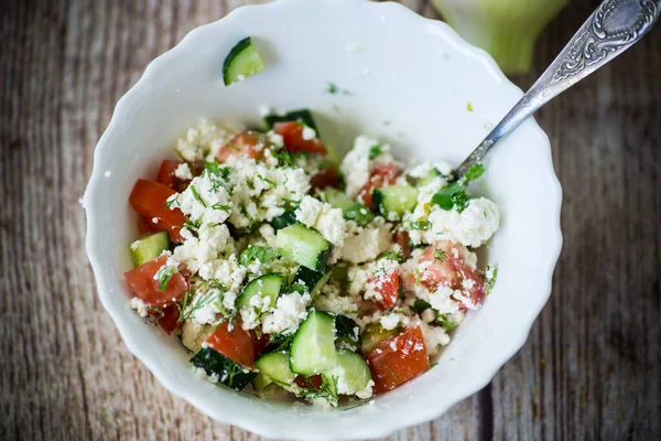 Fresh Cottage Cheese Salad Cucumbers Tomatoes Herbs Bowl Table — Stock Photo, Image