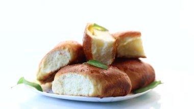 süzme peynirli ev yapımı kekler.