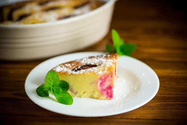 Sweet homemade casserole with fruits inside in a plate — Stock Photo, Image