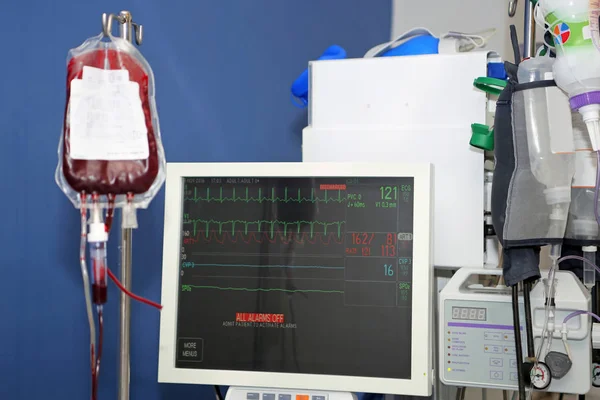 Bluttransfusion, Überwachung der Lebenszeichen Stockbild