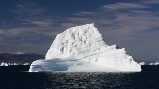 在格陵兰岛的 Icebergin — 图库视频影像