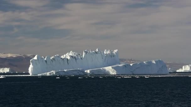 Айсбергин в Гренландии — стоковое видео