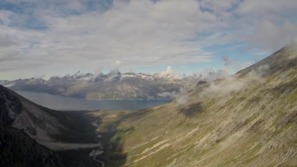 Bucht in Grönland wetteifert mit Hubschrauber — Stockvideo