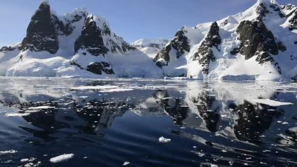 Vista de la montaña en la Antártida — Vídeos de Stock