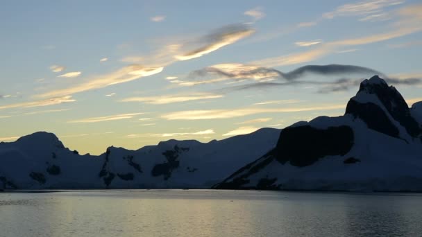 Bergblick in der Antarktis — Stockvideo