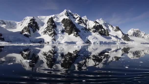 Vista sulle montagne in Antartide — Video Stock