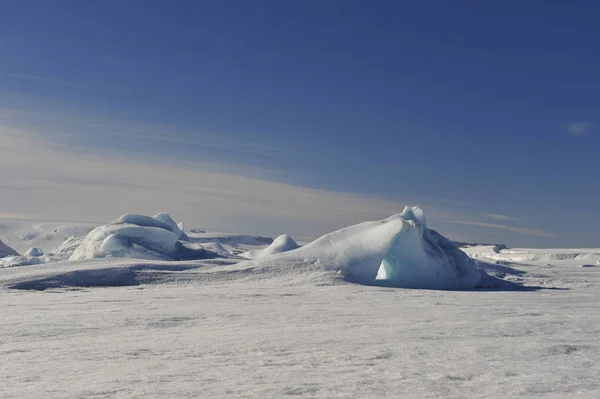 Bela vista de icebergs na Antártida de Snow Hill — Fotografia de Stock