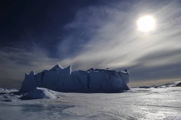Gyönyörű kilátás nyílik a Snow Hill Antarktisz jéghegyek — Stock Fotó