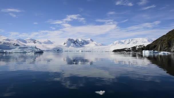 Vue sur la montagne en Antarctique — Video