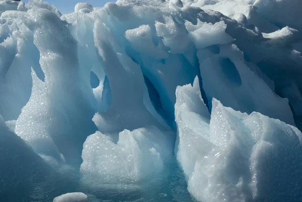 Schöne Aussicht auf Eisberge in der Antarktis — Stockfoto