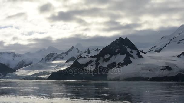 Vista sulle montagne in Antartide — Video Stock