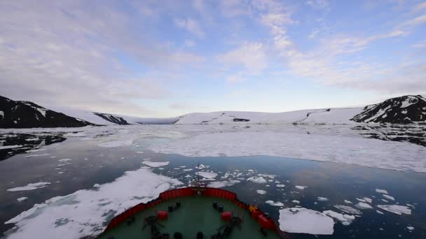 Travel In the ice , Arctic — Stock Video