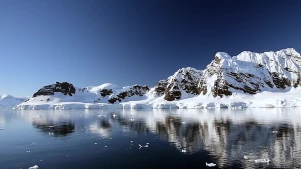 Vista montanha na Antártida — Vídeo de Stock