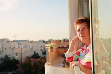 Güzel 70 yaşında bir kadın portresi