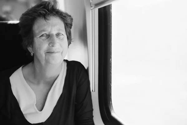Donna seduta sul treno — Foto Stock