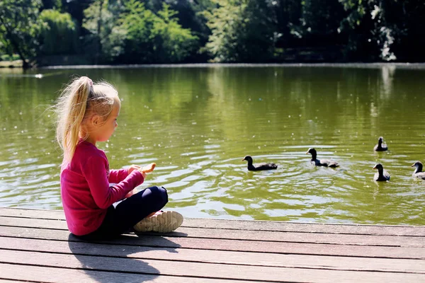 Menina bonito — Fotografia de Stock