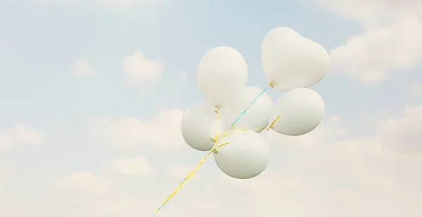 White balloons on blue sky — Stock Photo, Image