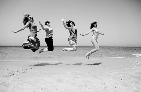 Mulheres maduras se divertindo — Fotografia de Stock