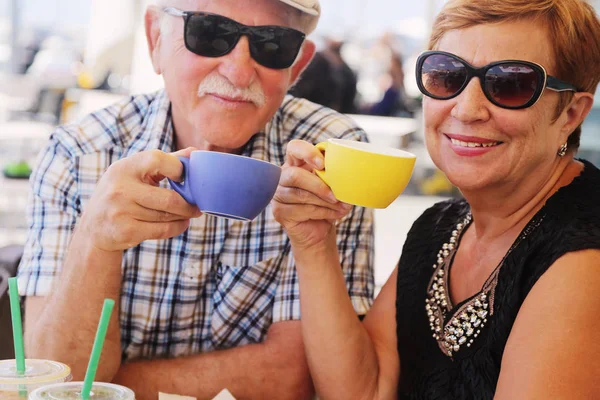 Senior couple drinking tea — Stock Photo, Image