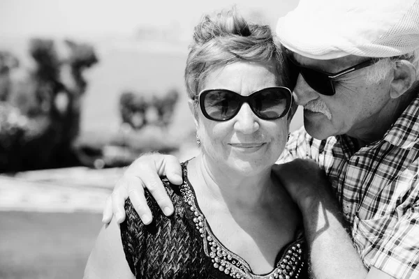 Portrait of senior couple walking outdoors — Stock Photo, Image