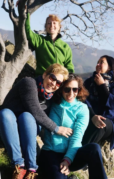 Outdoor portrait of happy 40 years old woman traveling together — Stock Photo, Image