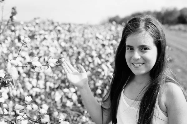 Retrato de hermosa madre con hija al aire libre — Foto de Stock