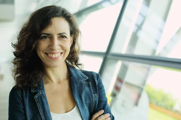 Retrato Interior Una Hermosa Mujer Años —  Fotos de Stock