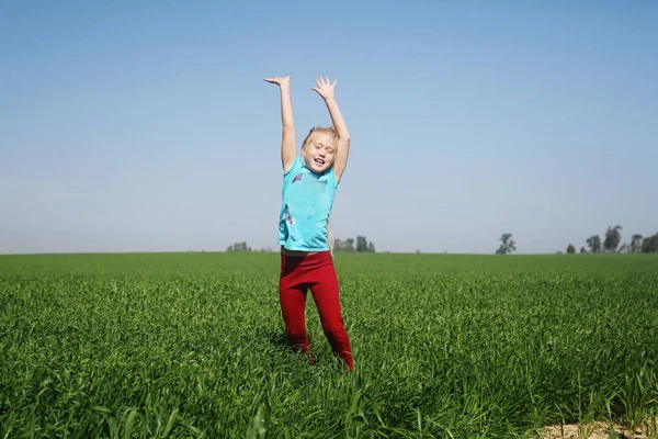 Kız sahasında atlama