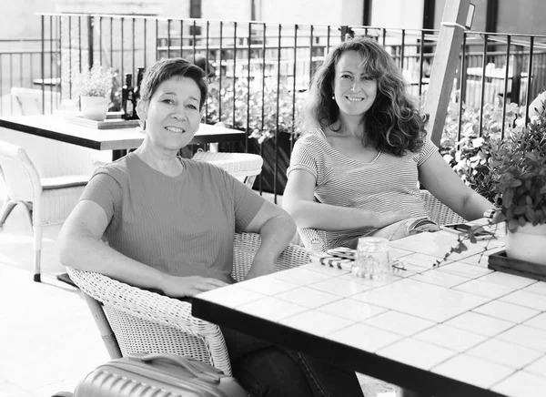 Portrait Happy Mature Women Sitting Cafe Terrace Black White — Stock Photo, Image