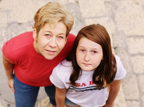 Portrait Mature Woman Enjoying Traveling Her Daughter — Stock Photo, Image