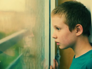 şirin on yaşında otistik çocuk yağmur arıyorsunuz