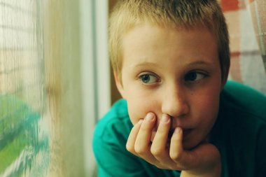 şirin on yaşında otistik çocuk yağmur arıyorsunuz