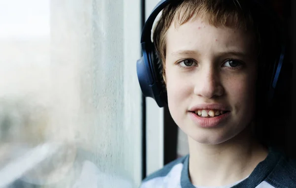 Ritratto di adolescente ragazzo di 12 anni — Foto Stock