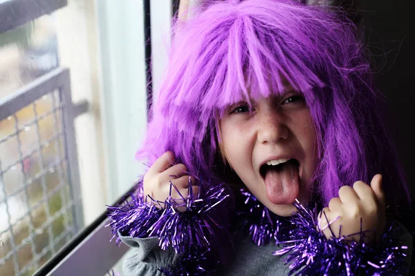 Felice Bambino Emotivo Costume Carnevale Casa — Foto Stock