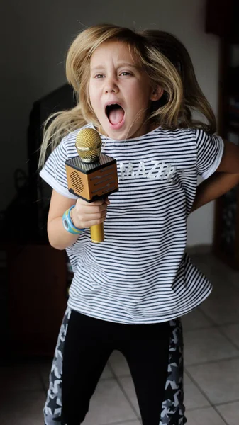 Covid Concetto Scuola Privata Anno Vecchio Ragazza Annoiato Casa — Foto Stock