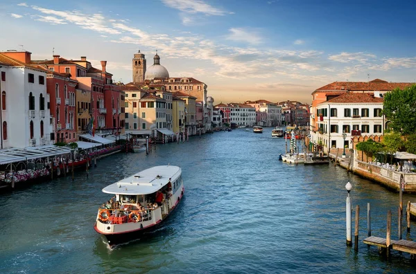 Vaporetto en el Gran Canal — Foto de Stock