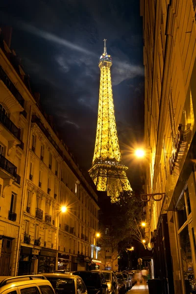 Torre Eiffel e rua — Fotografia de Stock