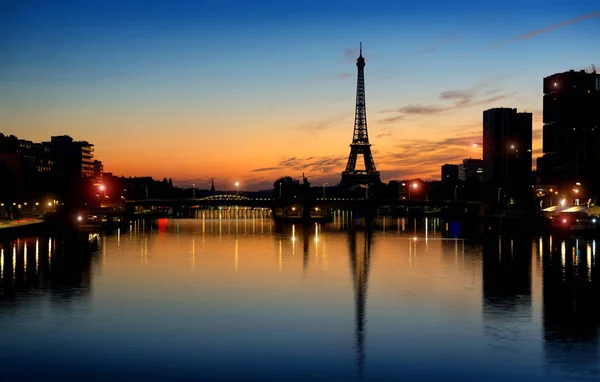 Ранним утром в Париже — стоковое фото