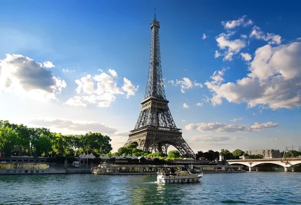 Paris yaz manzara — Stok fotoğraf