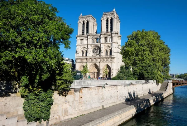 Notre Dame en Seine — Stockfoto